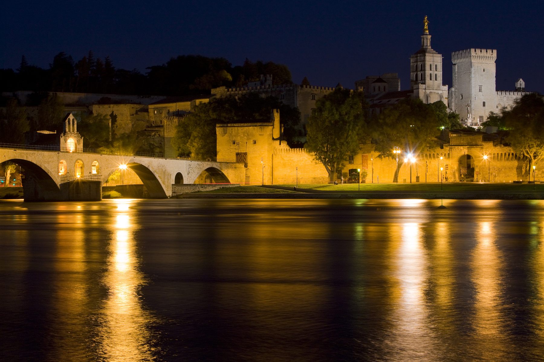 Pont d’Avignon and the Popes’ Palace lit up at night on the Rhône