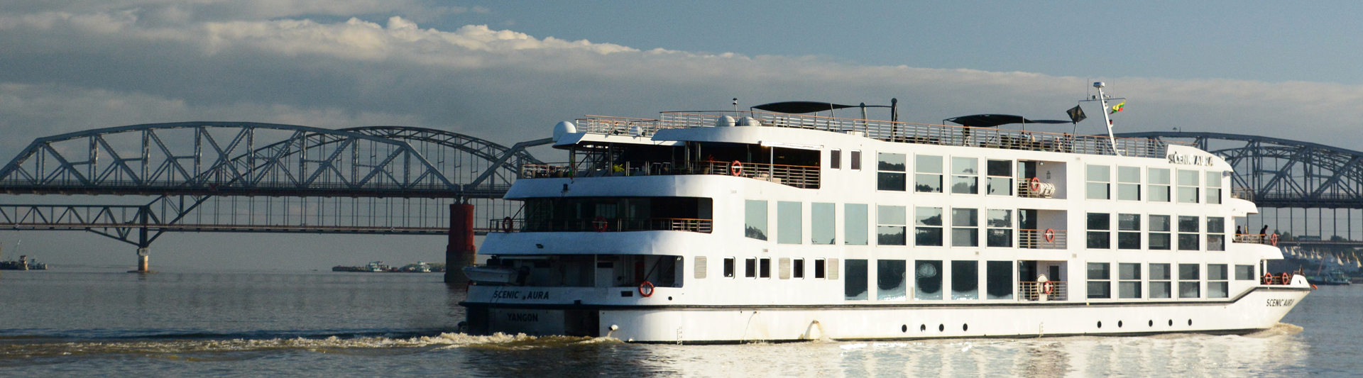 Dining and wine service aboard a wine river cruise ship
